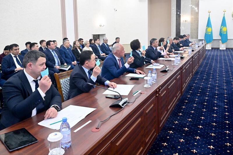 Аким СКО отчитался перед депутатами