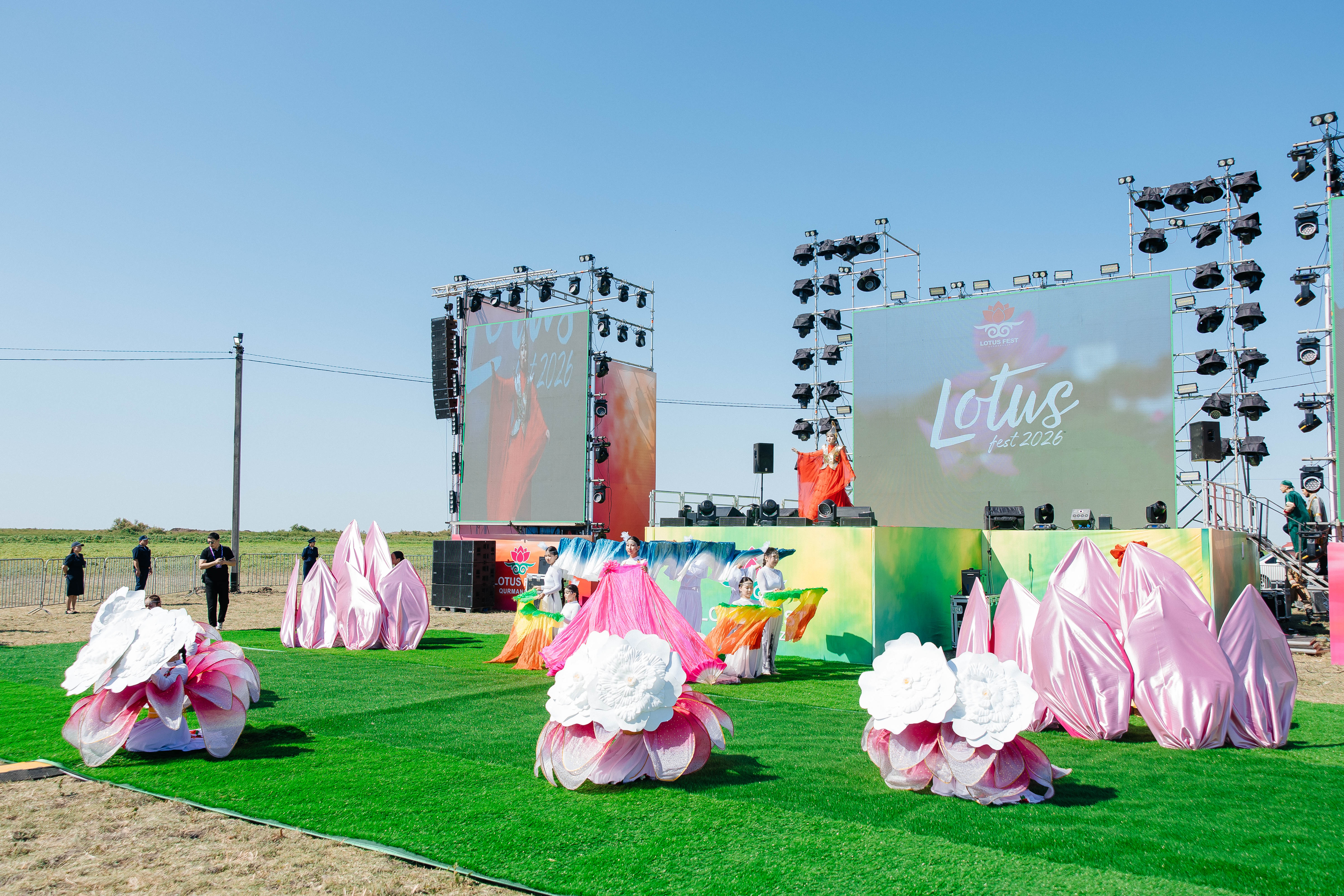 «LOTUS FEST-2026»: в церемонии открытия фестиваля приняли участие более 3 тысяч человек