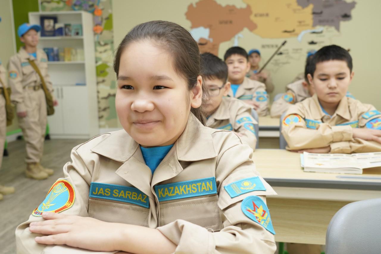 «Закон начинается с меня»: в Астане прошла правовая информационная акция для школьников