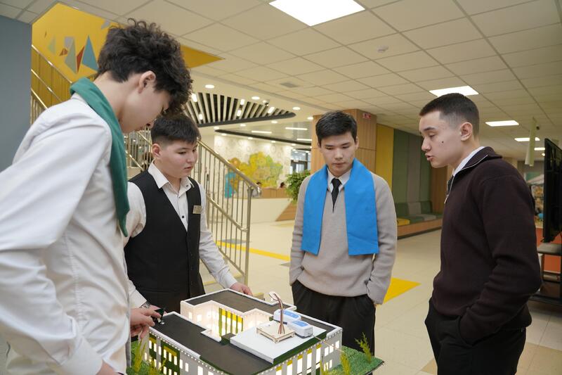 «Интеграция современных лабораторных комплексов и STEAM»: в столице прошел Республиканский научно-практический семинар