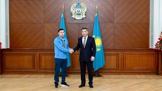 Чемпион Сурдлимпиады в Токио Еркебулан Канафин и его тренер награждены орденом «Құрмет»  