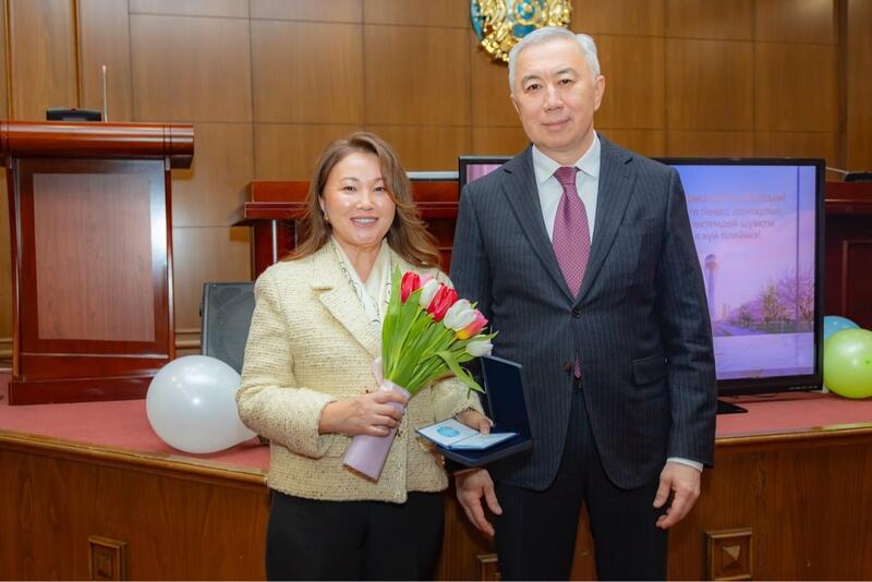 В МНЭ состоялось торжественное собрание, посвященное Международному женскому дню