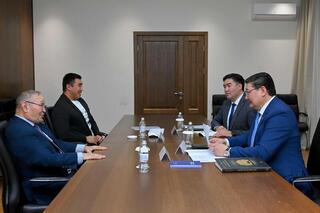 Аким области встретился с известным археологом Зейноллой Самашевым