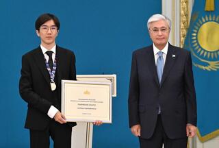 Столичные школьники получили награды от Президента