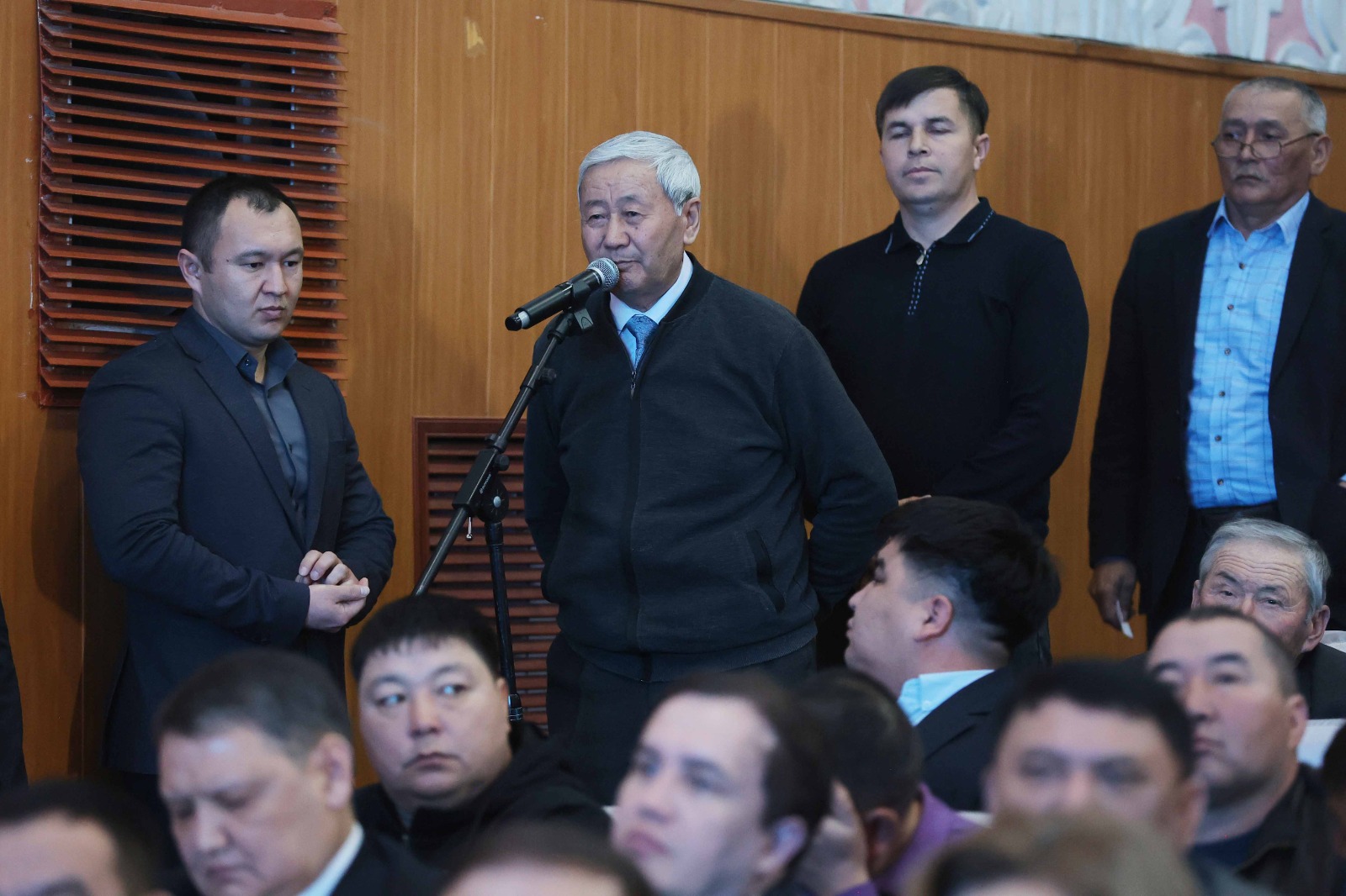 Ербол Карашукеев встретился с жителями Байзакского района