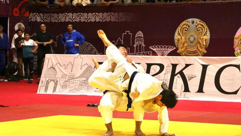 В ТУРКЕСТАНЕ СТАРТОВАЛ ЧЕМПИОНАТ СТРАНЫ СРЕДИ МАСТЕРОВ БОРЬБЫ