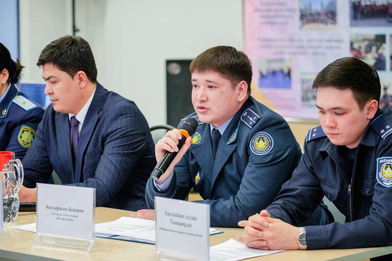 Как не стать жертвами мошенников: разъяснительное мероприятие для пенсионеров организовали в Астане