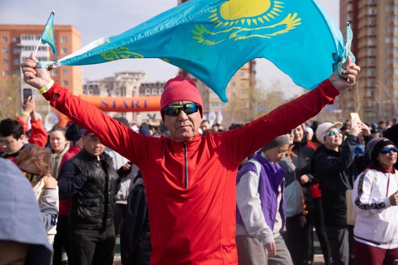 «Таза Қазақстан»: около 1200 человек приняли участие в акции по уборке территории на открытии бегового сезона в Астане