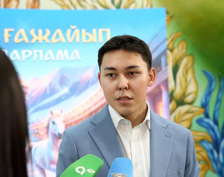 В Алматы новогодняя ёлка подарила праздник 400 воспитанникам соцучреждений