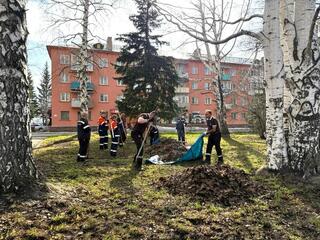 Жители Риддера на субботнике собрали более 5 тонн мусора