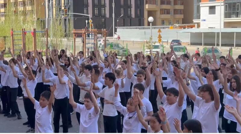 «Зарядись чистотой»: в Астане прошла необычная акция