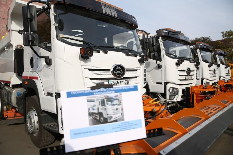 Дархан Сатыбалды поручил расширить объемы уборки и благоустройства Алматы в 2026 году