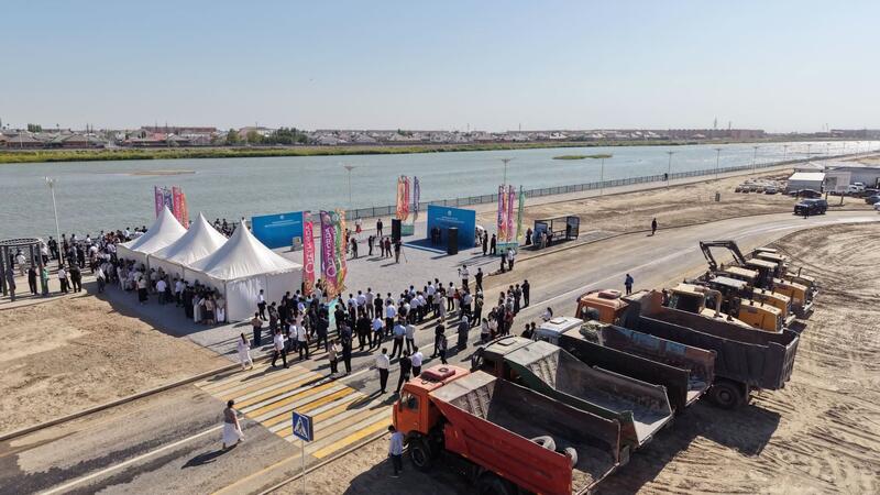 В Кызылорде заложили капсулу пешеходного моста через реку Сырдарья