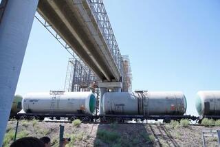 ПАССАЖИРСКИЕ МОСТЫ СТРОЯТ ВОЗЛЕ ЖЕЛЕЗНОДОРОЖНОГО ВОКЗАЛА В ТУРКЕСТАНЕ