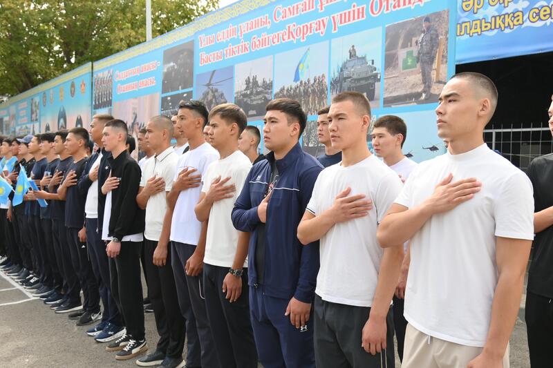 В ШЫМКЕНТЕ 23 ПРИЗЫВНИКА ОТПРАВИЛИСЬ НА ВОЕННУЮ СЛУЖБУ