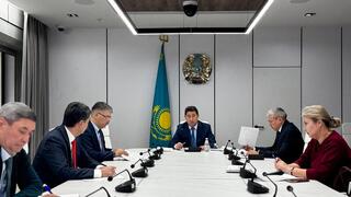 Айдарбек Сапаров провел личный прием граждан