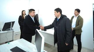 В селе Кендерли открыли новое здание акимата, вручили служебные автомобили