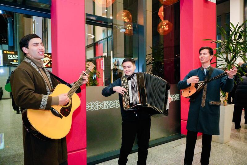 Олимпийского чемпиона Михаила Шайдорова торжественно встретили болельщики в Астане