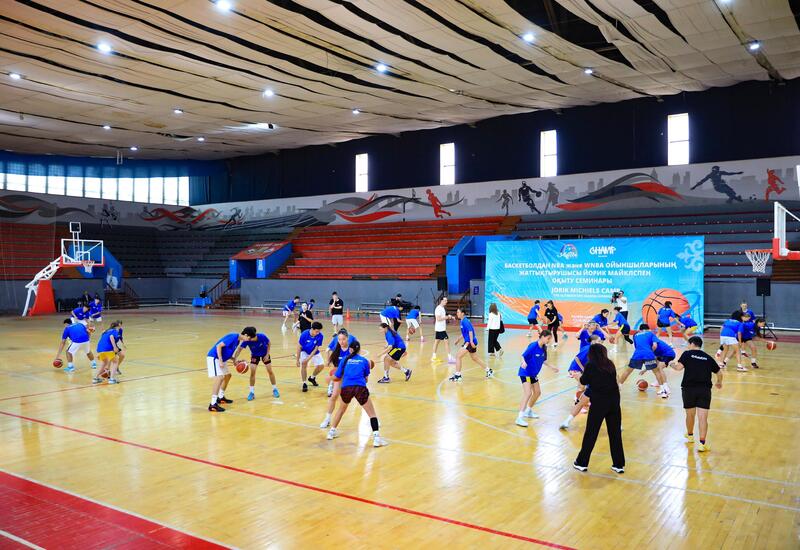 Международный тренер Йорик Майклс проводит семинар по баскетболу для актюбинских тренеров и спортсменов