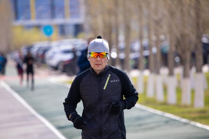 «Таза Қазақстан»: около 1200 человек приняли участие в акции по уборке территории на открытии бегового сезона в Астане