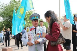 «Батырларға тағзым»: в Алматы прошла памятная акция в честь 80-летия Великой Победы