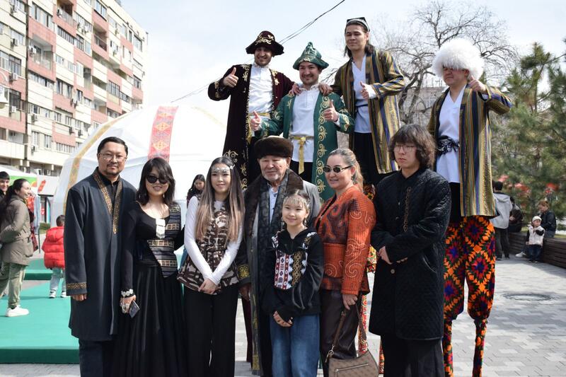 В Алматы прошел первый день книжного фестиваля KitapFest-2026