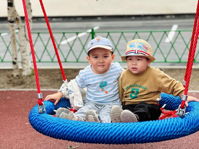 В день защиты детей 10 новых дворов открыли в столичном районе Байконыр