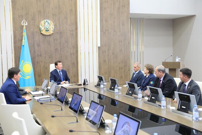 Работникам железнодорожной отрасли вручили государственные награды