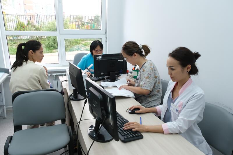 Ерболат Досаев ознакомился с работой нового филиала поликлиники на 200 посещений в мкр. Мамыр-5