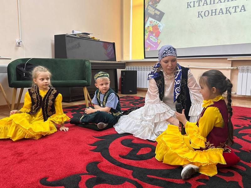 В библиотеке Караганды стартовали встречи детей с казахстанскими издателями