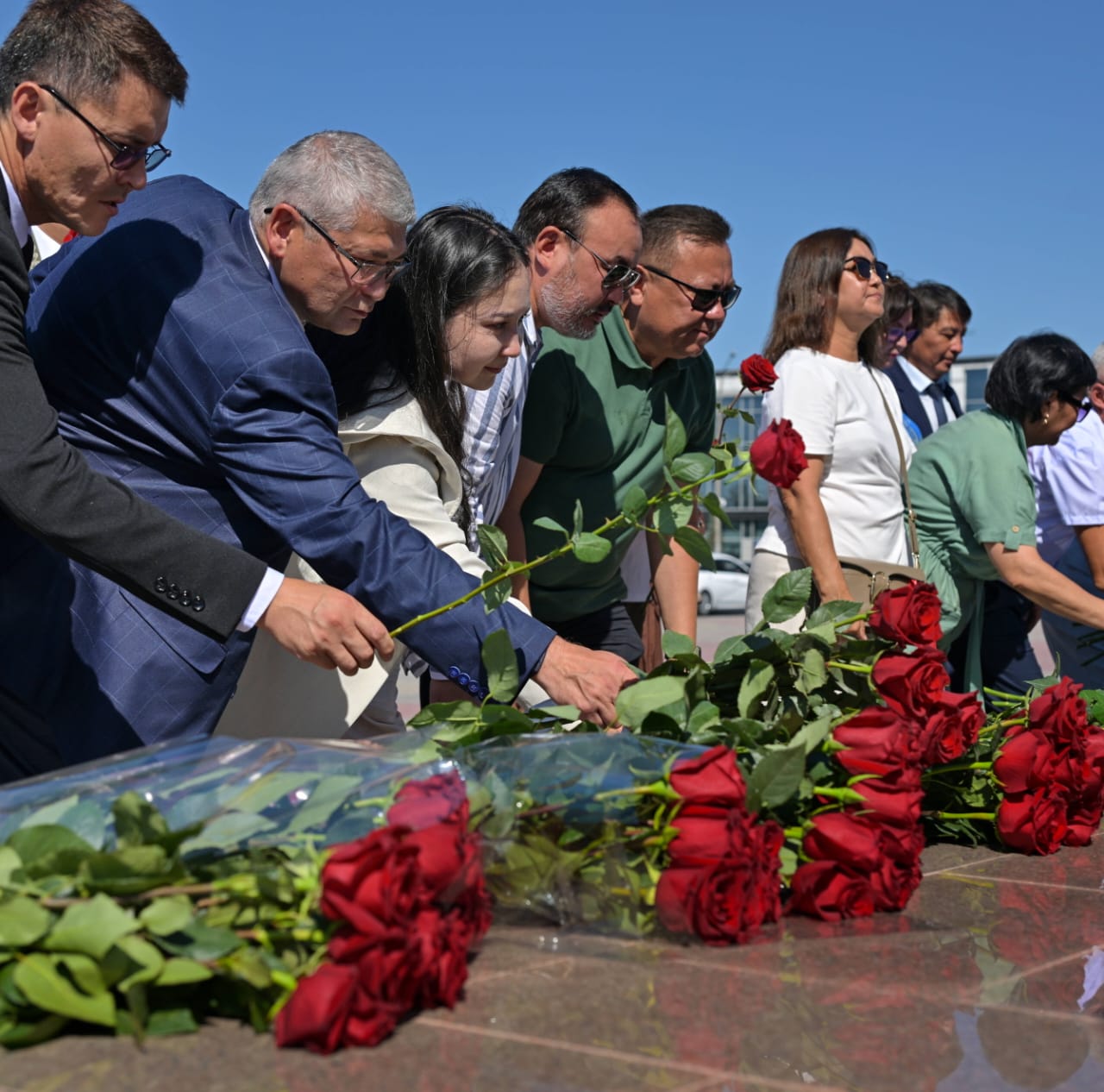 В день рождения Абая в Павлодаре возложили цветы к памятнику великому поэту