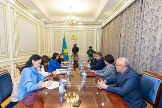 Аким Восточно-Казахстанской области Ермек Кошербаев встретился с Временным поверенным в делах США в Республике Казахстан Джуди Куо.