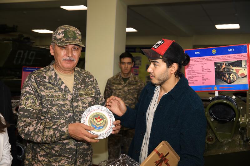 Министр обороны посетил съемочную площадку сериала о казахстанских курсантах