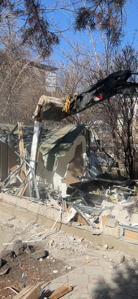 В Алматы снесли очередной незаконный объект