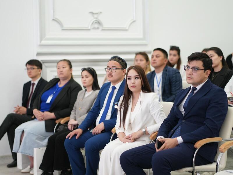 Малик Отарбаев встретился с молодежью Актюбинской области