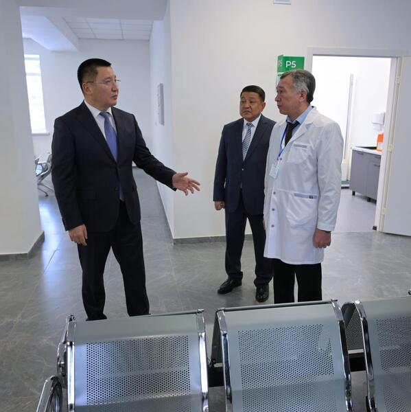 Аким Павлодарской области проверил реализацию инфраструктурных проектов в Аксу