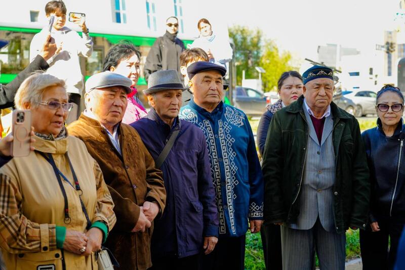 Мемориальную доску открыли в Астане в честь ветерана Великой Отечественной войны