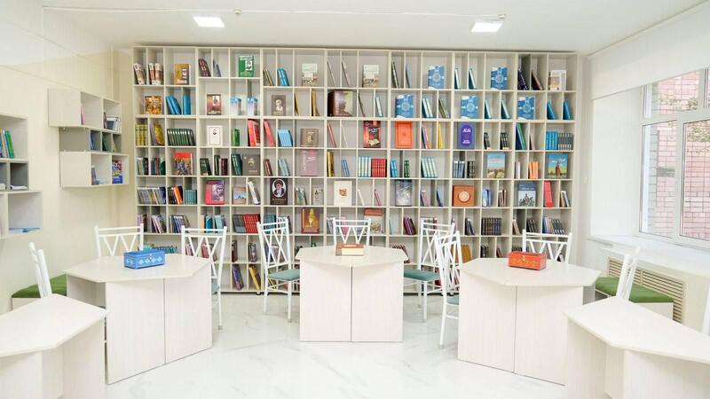 В школе Семей открылась библиотека имени Абая с фондом в 60 тысяч книг