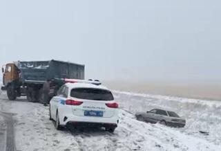 Полиция извлекла 9 автомобилей, попавших в кювет в Костанайской области