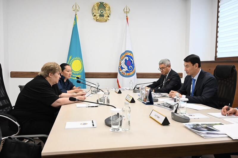 Алматы әкімі Дархан Сатыбалды азаматтарды жеке мәселесі бойынша қабылдады