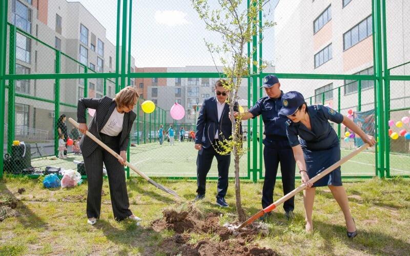 «Казахстан без насилия в семье»: в столичном дворе провели мероприятие для детей и их родителей