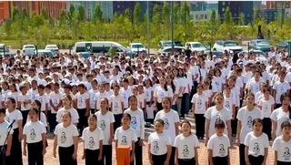 В Астане около 5 тысяч школьников одновременно исполнили песню Абая «Желсіз түнде жарық ай»