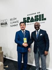 На полях Саммита мировых лидеров Министр экологии и природных ресурсов РК Ерлан Нысанбаев провел двустороннюю встречу с Исполнительным директором Фонда по реагированию на потери и ущербы Ибрагимой Шейх Дионгом.