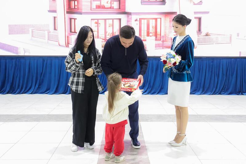 В ШЫМКЕНТЕ КЛЮЧИ ОТ КВАРТИР ПОЛУЧИЛИ НОВЫЕ СЕМЬИ ИЗ ЧИСЛА ОЧЕРЕДНИКОВ