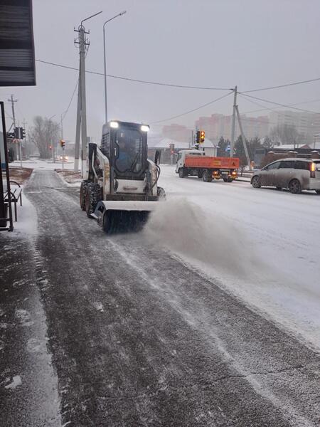 Свыше 1 тыс. единиц спецтехники задействовано в снегоуборочных работах днем в Астане
