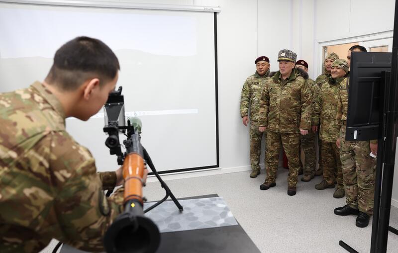 Министр обороны проинспектировал воинские части Сил специальных операций в Астане