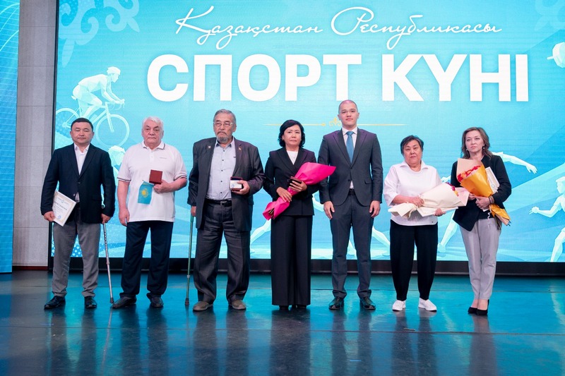 Чемпионам и призёрам Паралимпиады и Сурдлимпиады в Караганде подарили квартиры