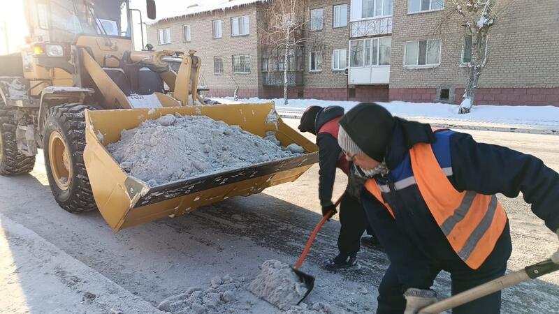Более 1 700 единиц спецтехники задействованы в уборке снега в Астане