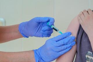 Неделя иммунизации: в Астане девочек прививают против вируса папилломы человека