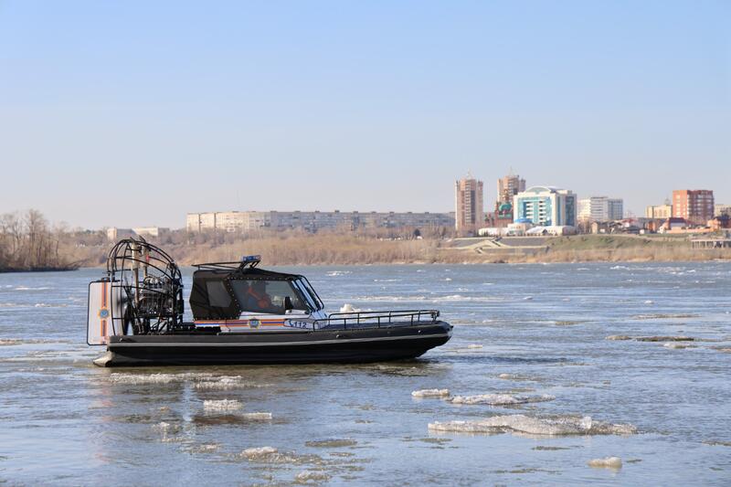 Спасатели МЧС усиливают безопасность на Иртыше